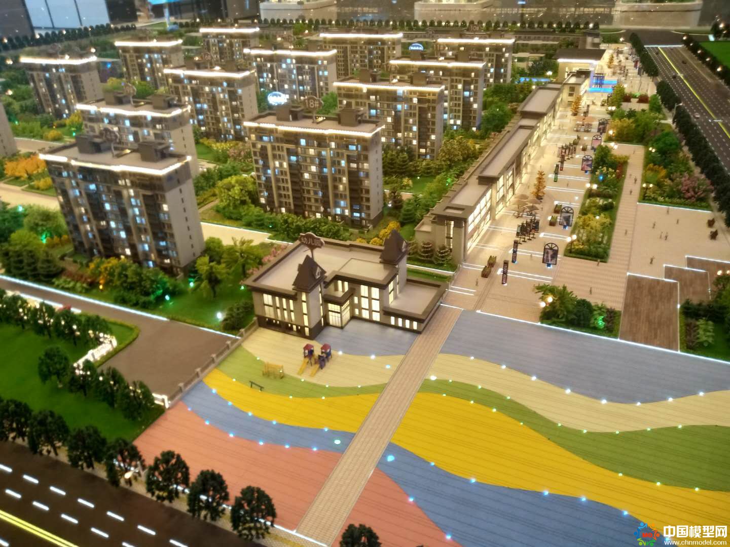 樓盤沙盤模型制作、別墅沙盤模型制作、城市規(guī)劃沙盤制作、建筑模型設(shè)計(jì)制作、工業(yè)模型設(shè)計(jì)制作、數(shù)字多媒體沙盤制作
